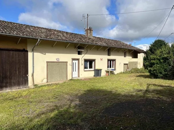 Longere A Renover Vastes Dependances Sur Terrain De 9000 M²