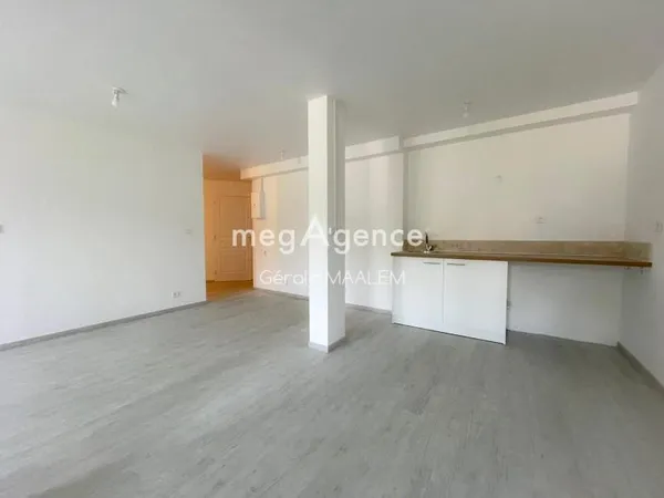 Local professionnel 2 pièces 53 m²