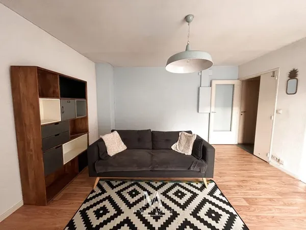 ANGERS ST SERGE : Appartement type meublé en duplex avec ter