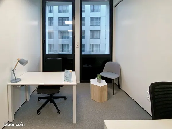 Bureau privé entièrement équipé pour 2 personnes à Nice, Spaces Grand Arenas