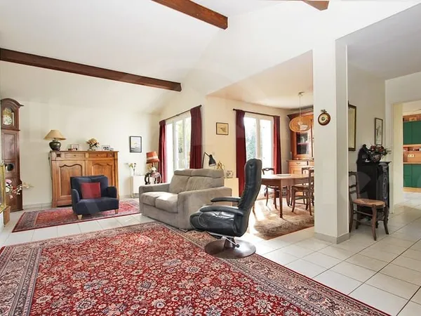 JOUY-EN-JOSAS - Maison non mitoyenne de 155,4m2 avec studio ind?