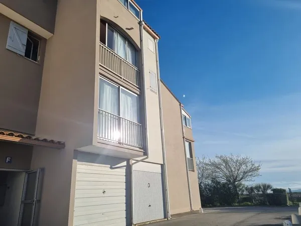 GRUISSAN - A VENDRE - APPARTEMENT UNE CHAMBRE CABINE - EN C