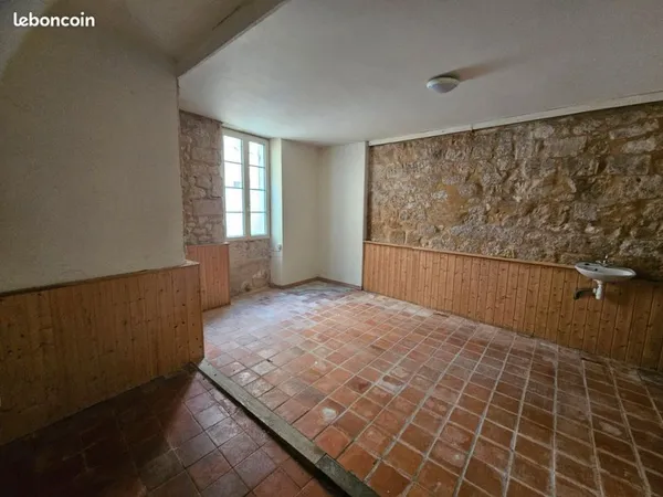 Bureau et espace de travail Location Issigeac 1p 20m² 195€