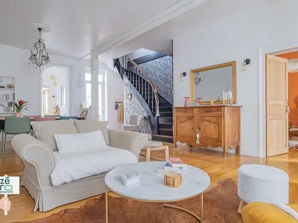 Maison 9 pièces 205 m²