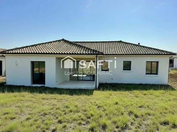 Villa 2024 de 110m² à Castres, avec garage et jardin.