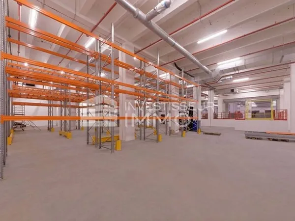 Local d'activité 14700 m²