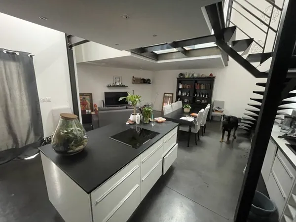 Loue - LOFT 90m² avec extérieur et parking sécurisé - Tourcoing - 1100€