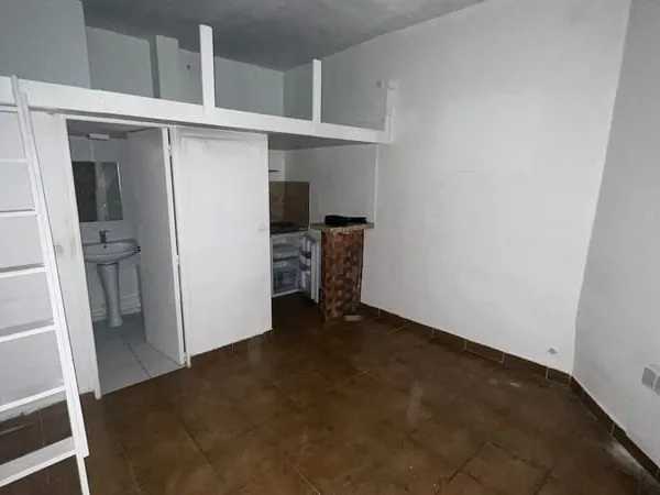 75015 PARIS, Rue du Commerce - Local 20 m² sur cour