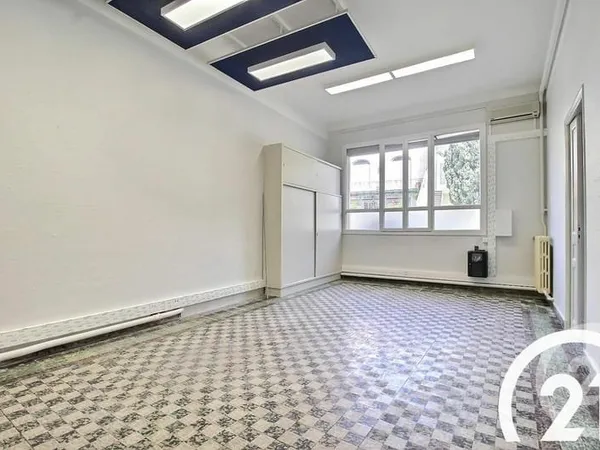 Local 57 m²