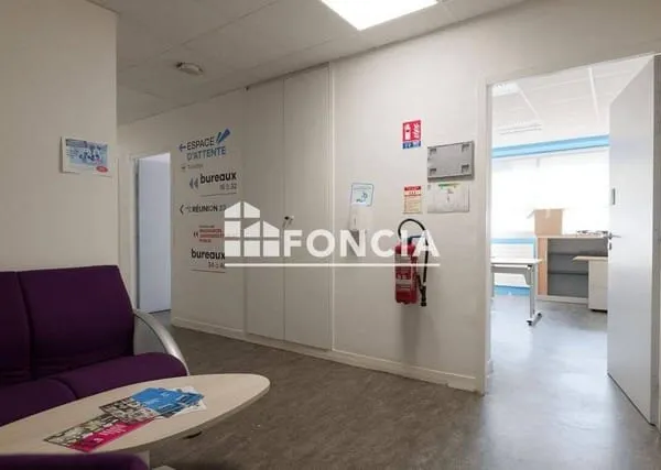 Local commercial 222 m²