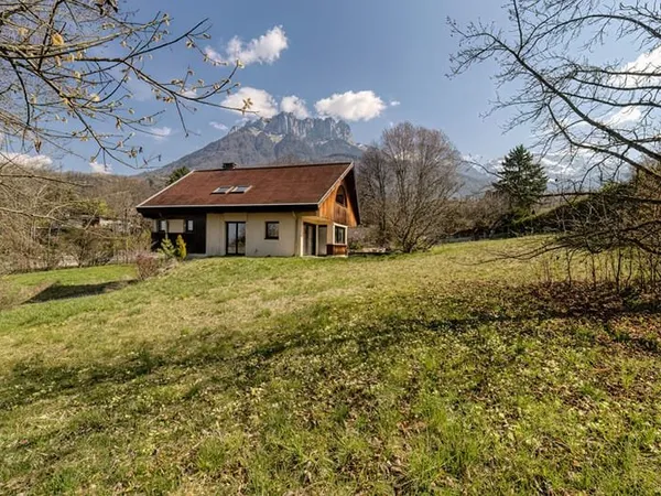 TALLOIRES Villa d'architecte avec vue lac et château de Menthon