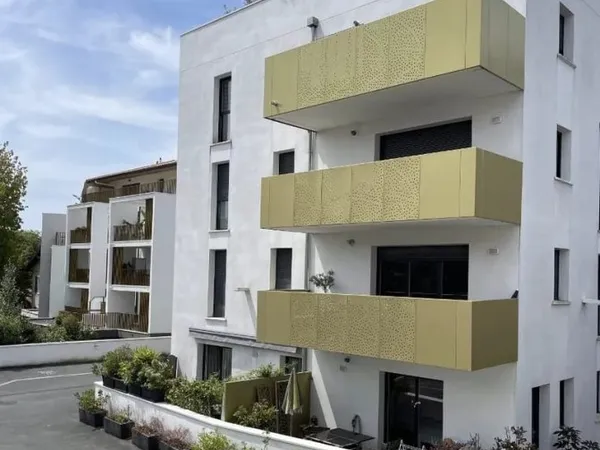 BAYONNE - Rare appartement récent T2-T3 + parking en sous sol