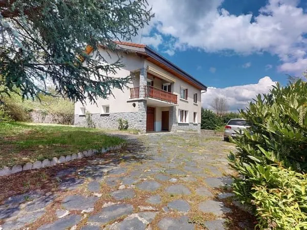 Yssingeaux centre, grande maison sur terrain de 1399 m2 !