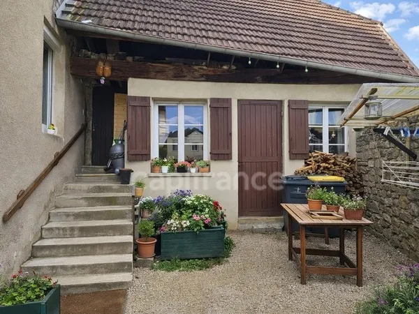 Appartement 2 chambres avec extérieur privatif et dépendance - à vendre MOUCHARD (39330)