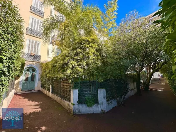 CANNES BANANE - 200 M BD DE LA CROISETTE - APPARTEMENT 2 PIECES EN DERNIER ETAGE