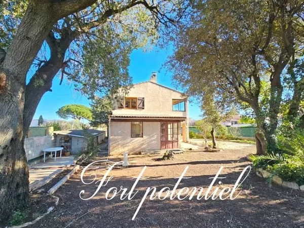 La Seyne-sur-Mer, fort potentiel pour cette maison composée de 2 appartements