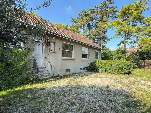 Maison à rénover sur grande parcelle boisée 1200 m² - Vieux Bezannes
