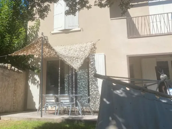 Maison atypique rénovée au pigeonnier