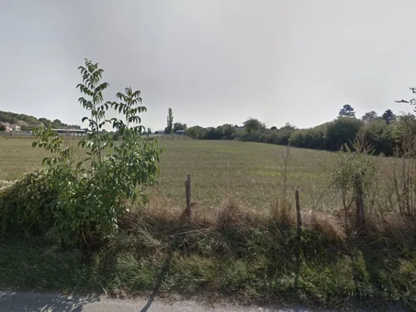 Terrain constructible 1381 m² - Penol