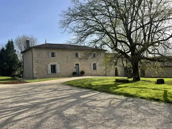 PROPRIETE DE CAMPAGNE AVEC DEPENDANCE AMENAGEABLE