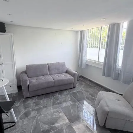 Appartement a vendre tout neuf a bas du fort
