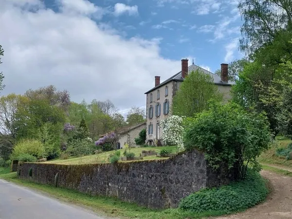 Maison de Maître, à 10 minutes de St Junien et d'Etagnac et