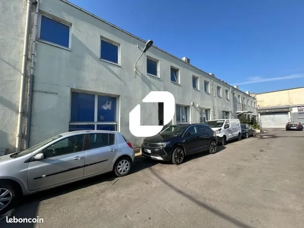 Bureau 850 m²