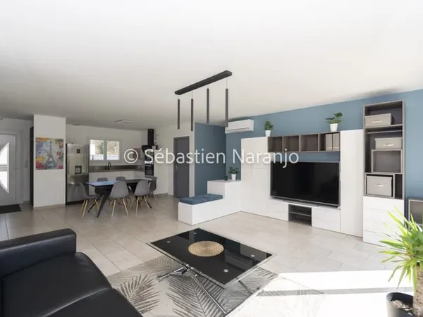 Maison récente 2023 de plain-pied avec 3 chambres.