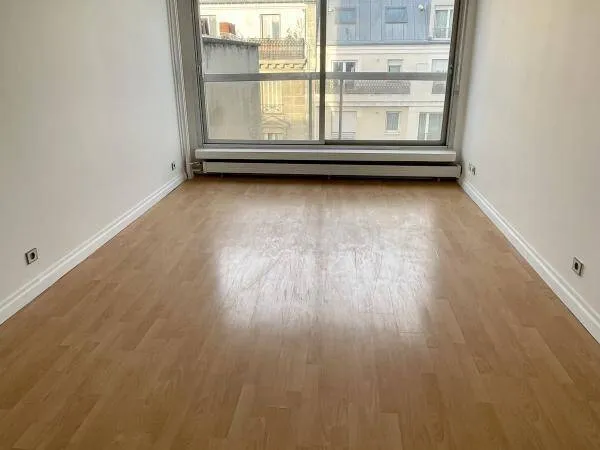 Studio 1 pièce 28 m²