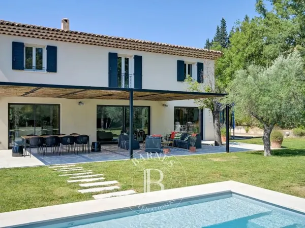 AIX-EN-PROVENCE - BASTIDE RENOVEE- 5 CHAMBRES - PISCINE - TENNI