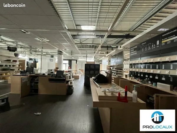 Local commercial 620 m² SAINT EGREVE