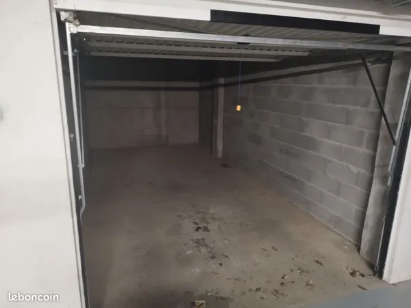 Garage / Box (sécurisé)