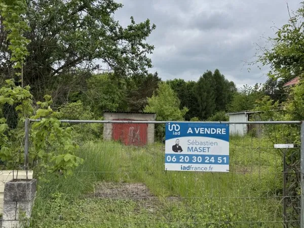 Terrain 880 m²
