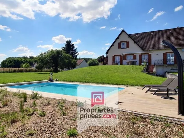 1h15 de Paris - A VENDRE SPACIEUSE MAISON 8 PIECES, SOUS-SOL, PISCINE, TERRAIN 4350 m²