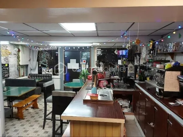 Bar et habitation centre ville Gorron