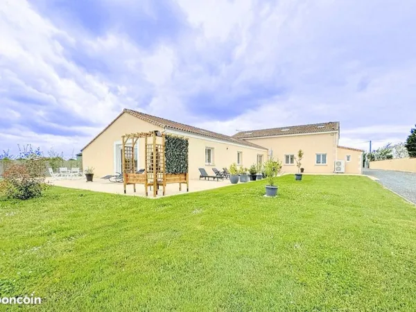 Maison/ Villa 2008 de 240m2 + 120m2 espace Piscine Intérieure
