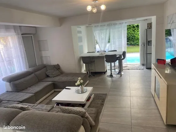 Villa 160 m² - 2 appartements T4 indépendants - Terrain 900 m² avec piscine