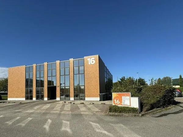 Bureau 1 pièce 96 m²