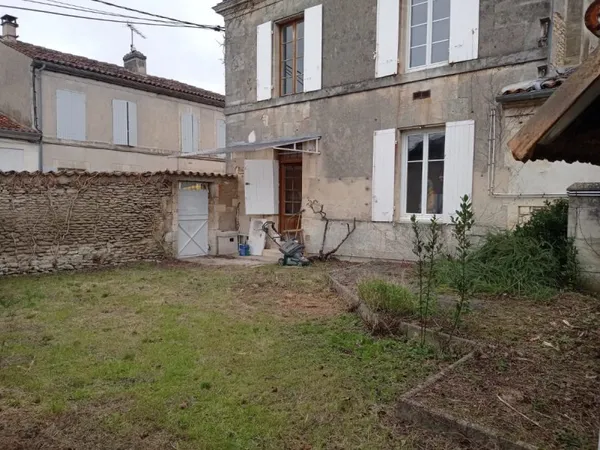 Loue Maison à étage avec jardin - F5 d'environ 100m² à Cognac - Idéale famille