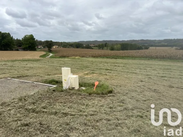 Terrain 957 m²