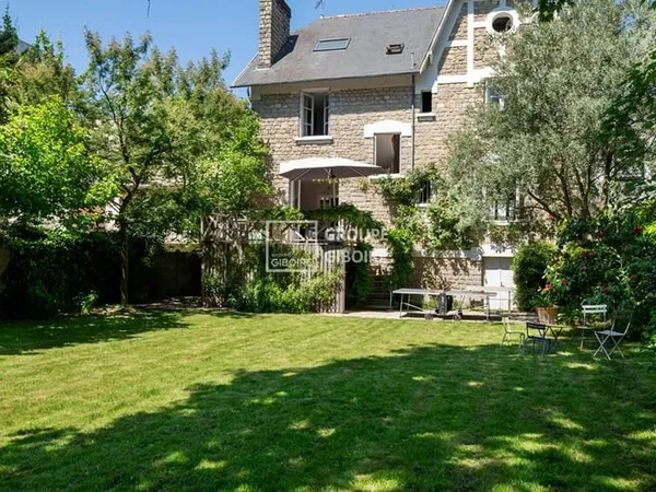 À VENDRE - AGENCE GIBOIRE - Maison 8 pièces 221.31 m2 - RENNES