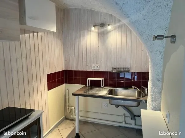A louer studio centre ville (logement prévu pour personne à mobilité reduite