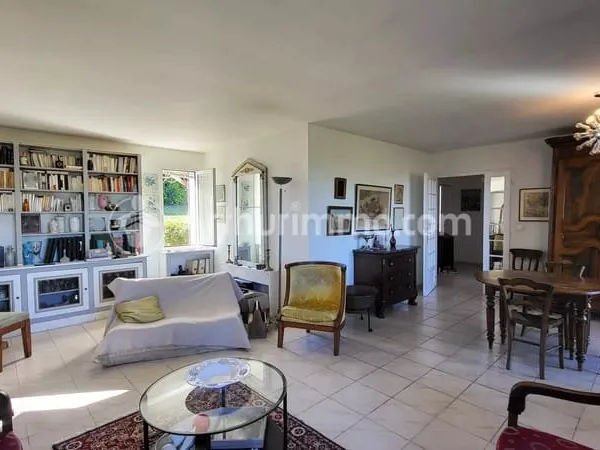 Maison spacieuse avec piscine à Saint Marcel Paulel