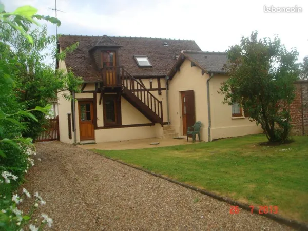 STUDIO MEUBLE LE COUDRAY ST GERMER dans joli village calme