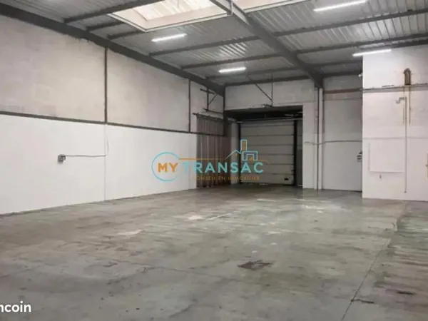Local bureaux 366 m²