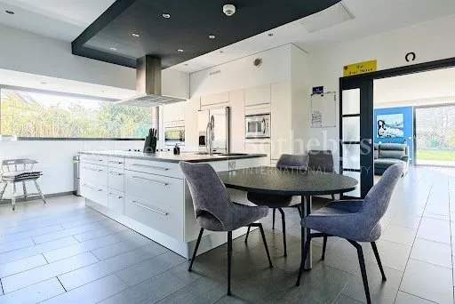 Maison 7 pièces 312 m²