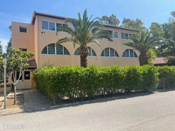 Grand studio bord de mer