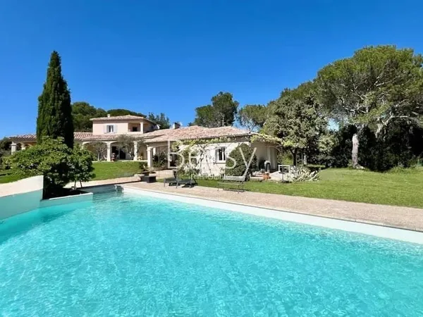 Maison 7 pièces 243 m²