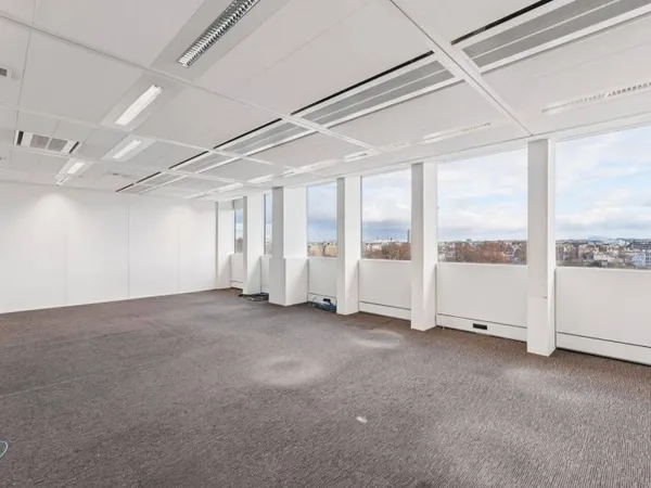 Bureau 2 pièces 7082 m²