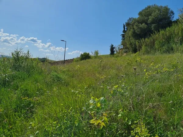 LIMOUX, terrain viabilisé 744 m2 en position dominante expo